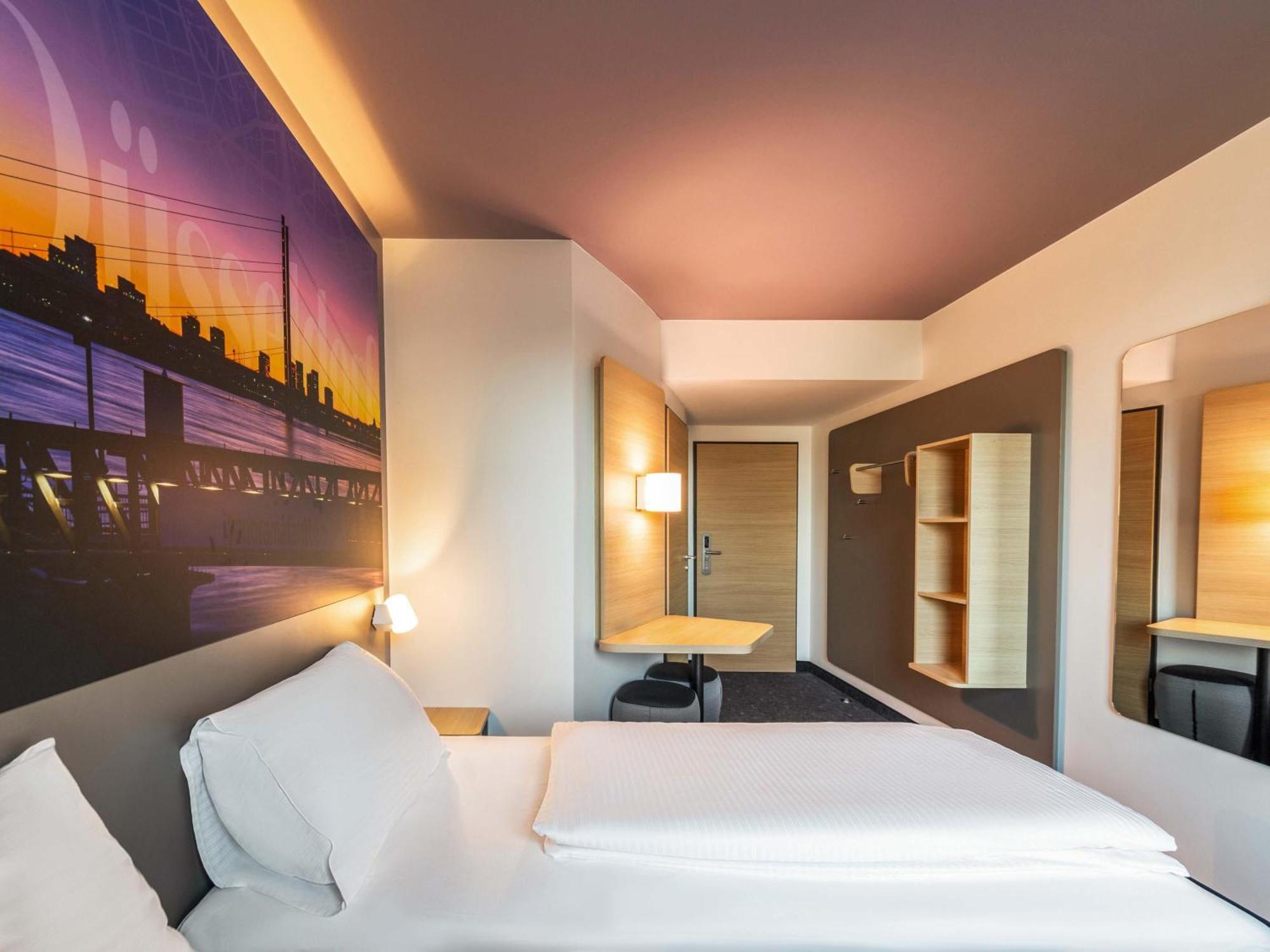 B&B Hotel Duesseldorf-City — Foto’s 1